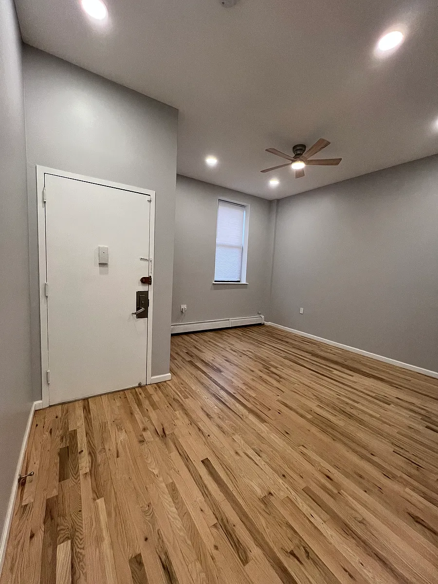Building Photo - 982 Dumont Ave #2