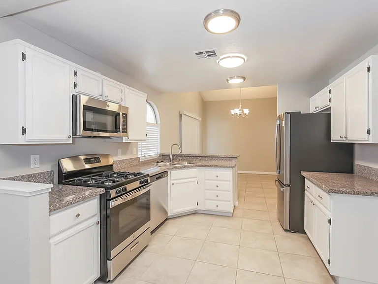 1403 Harmony Hill Dr — Photo 7