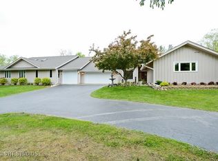 25284 N Edward Ln, Tower Lakes, IL 60010