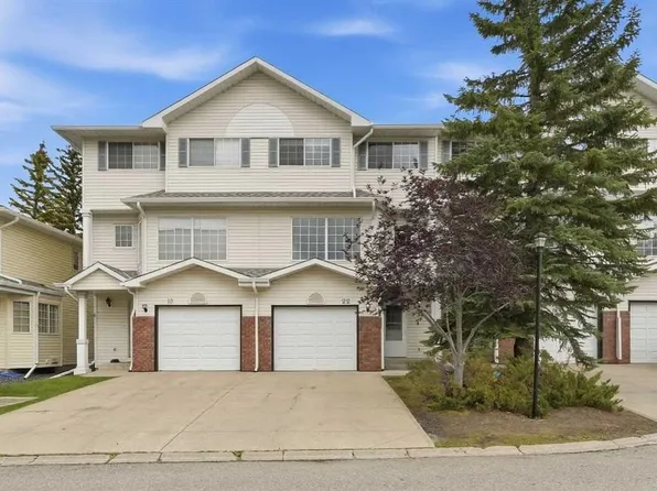 22 W Lincoln Grn SW, Calgary, AB T3E 7G6