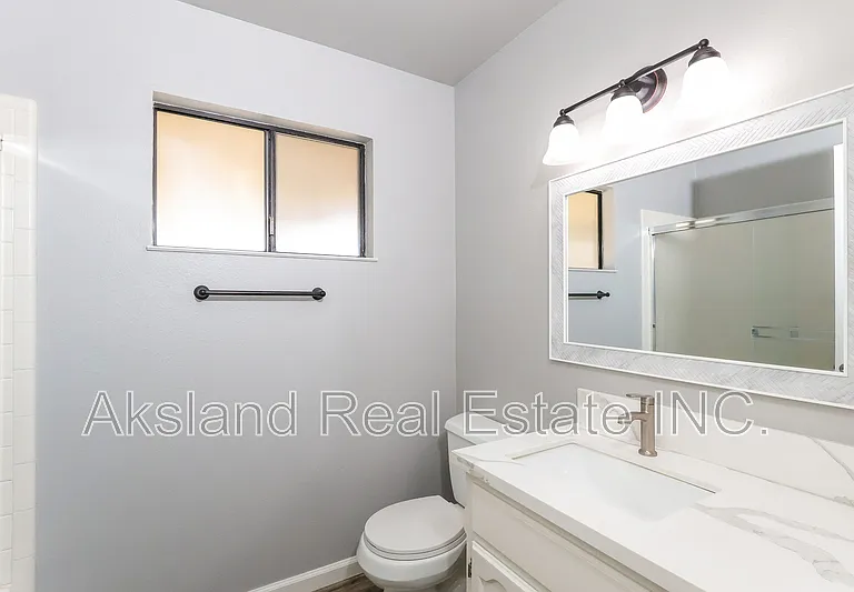 1497 Claremont Dr — Photo 8