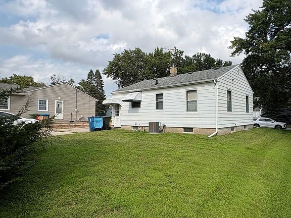 2nd image of 1324 Lyon Ave