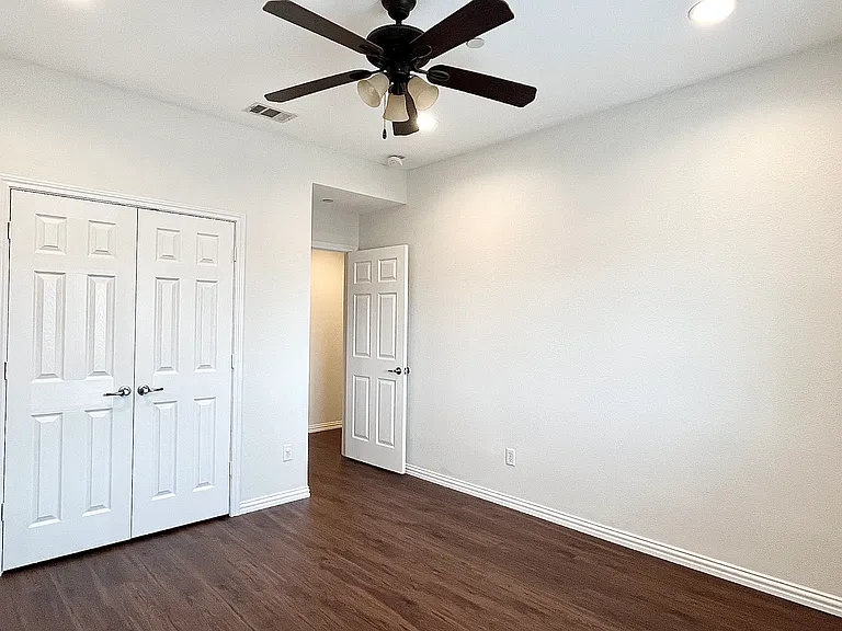 2204 Paige Ct — Photo 32