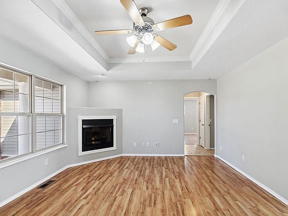 5th image of 5 Montgomery Ln