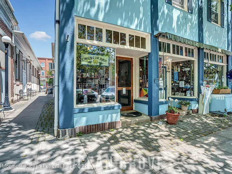 16 Abbott Ave — Photo 47