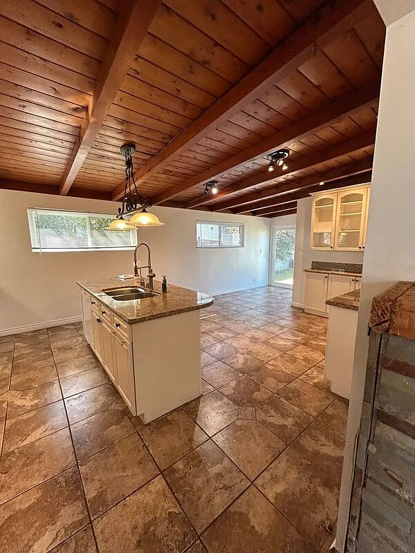 3 bed, 2.0 bath, 1320 sqft, $4,075 — Photo 1