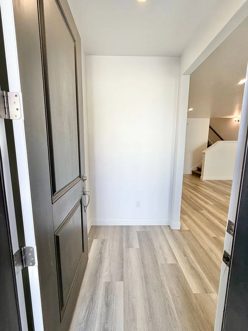 Ivory Town Home in Escondido Community! — Photo 4