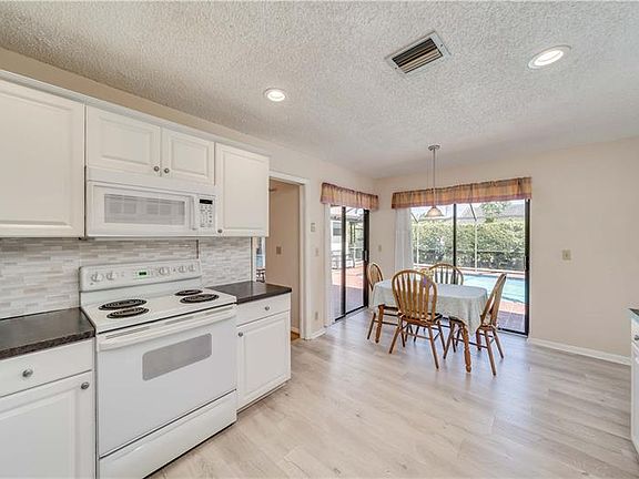 4th image of 6437 NW 53rd St