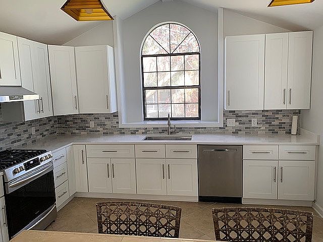 2nd image of 120 Grand Oaks Ln