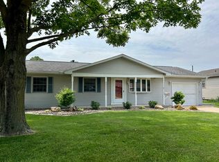 1220 Sunset Dr, Peru, IL 61354