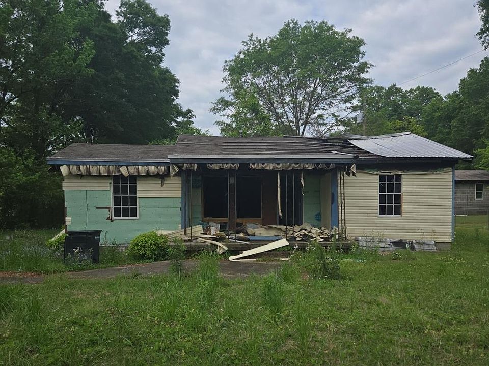 2nd image of 153 Camelia St