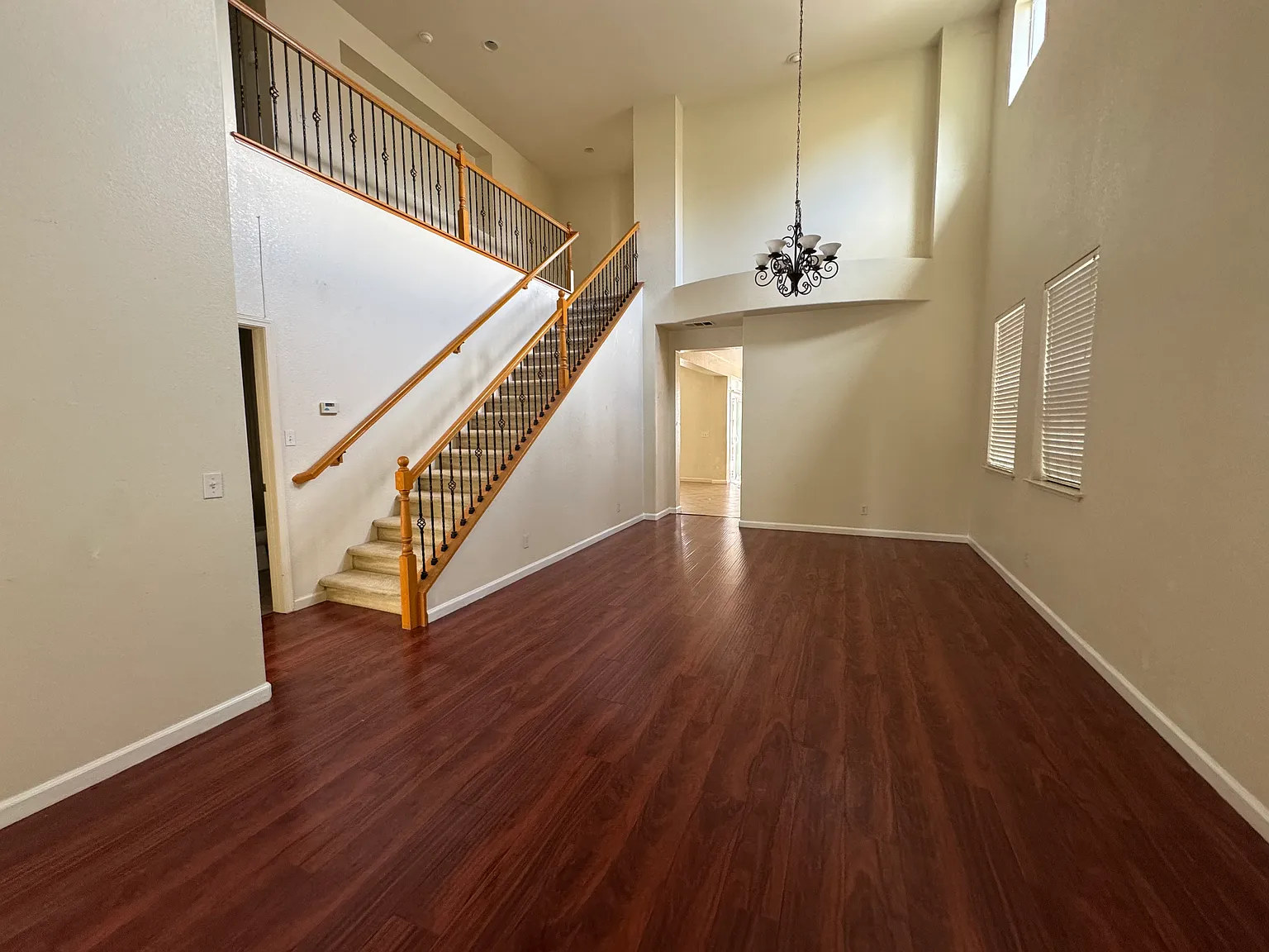 4 bed, 2342 sqft, $3,100 — Photo 2