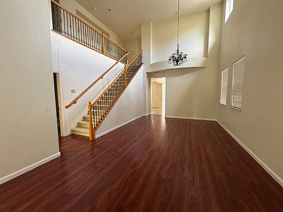 2nd image of 5435 Ridgeview Cir