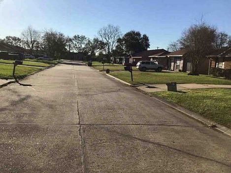 Exterior Neighborhood (street photo)