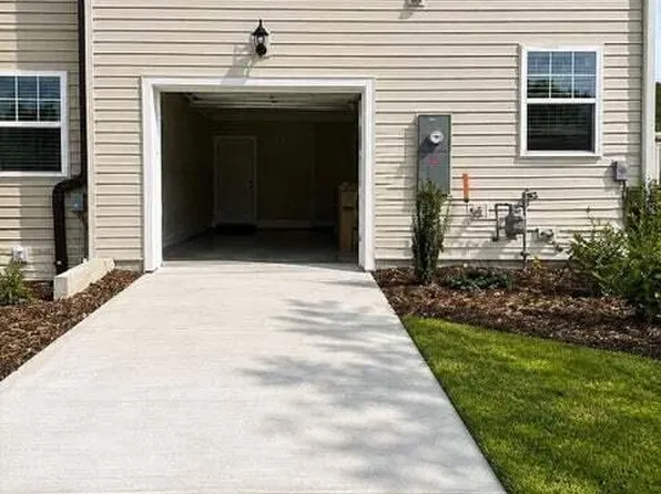 484 Channel Drop Dr, Clayton, NC 27520