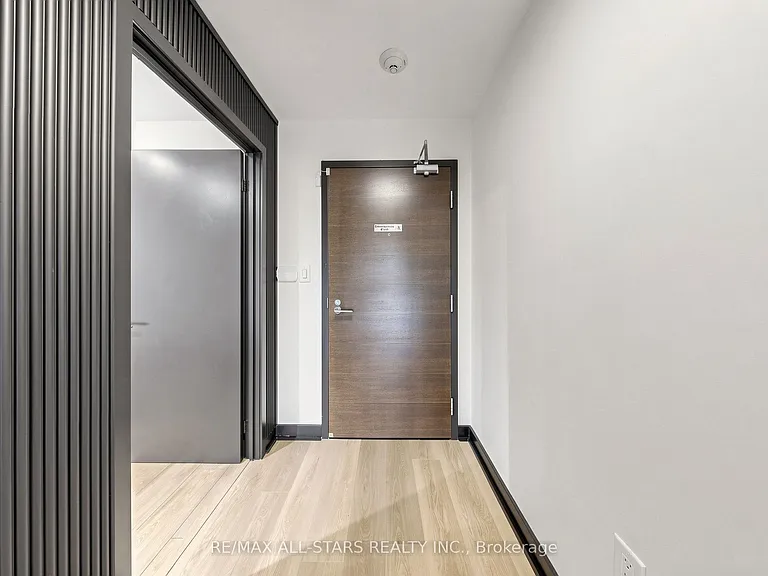 110 Fort York Blvd #G08 — Photo 38
