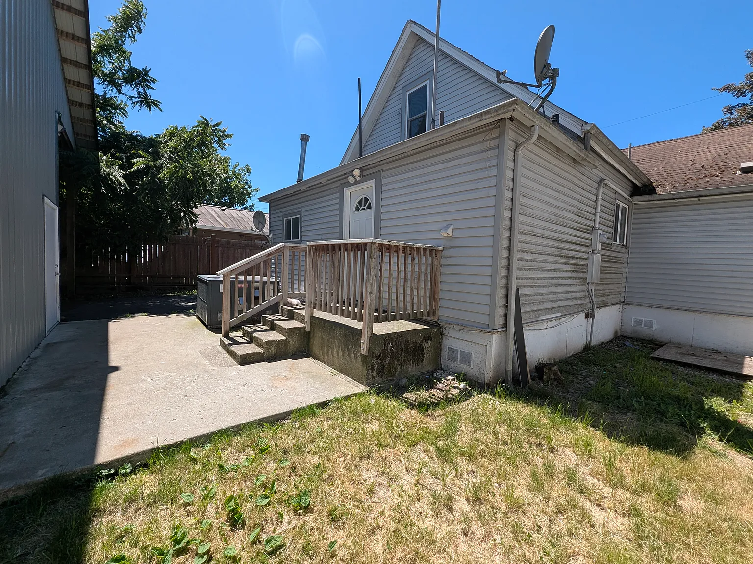 319 Blakeley St — Photo 2