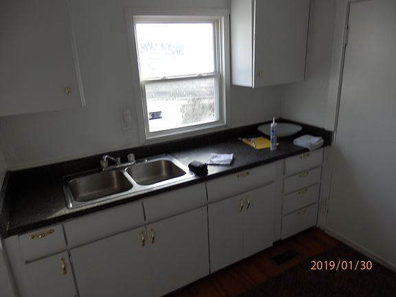 kitchen w/new laminate floor