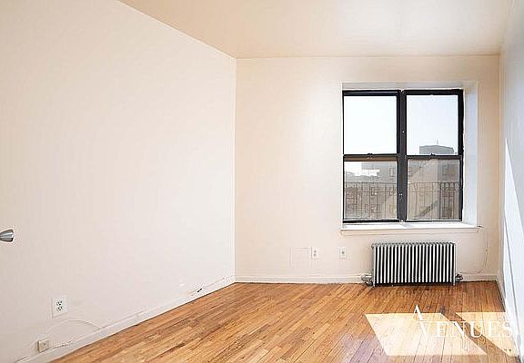 3rd image of 1871 Park Pl #4A