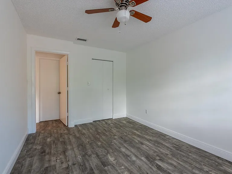 5847 S 37th St — Photo 10