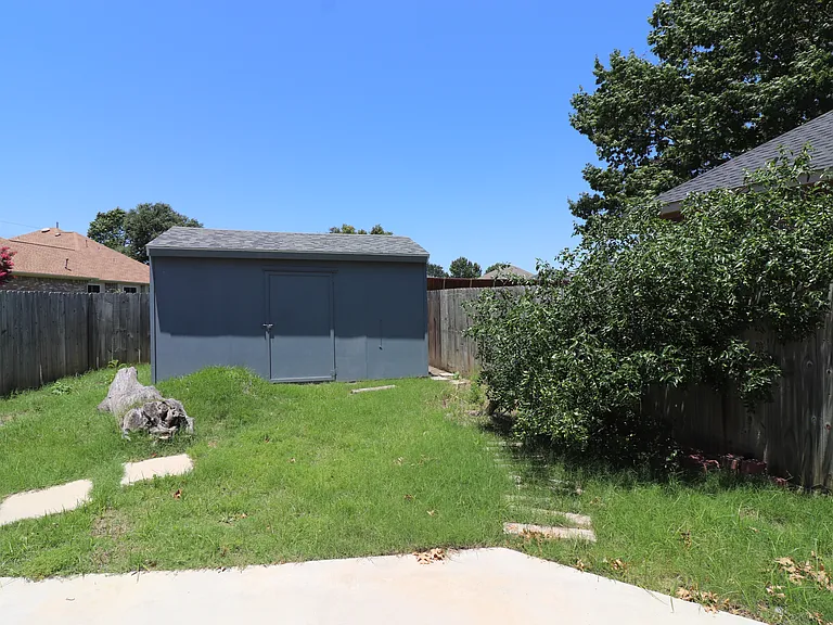 4041 Brazos Dr — Photo 18