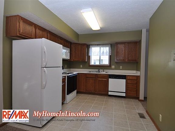 5th image of 710 W Belmont Ave