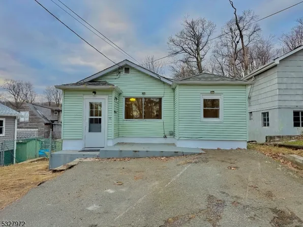 12 Colby Trl, Hopatcong Boro, NJ 07843