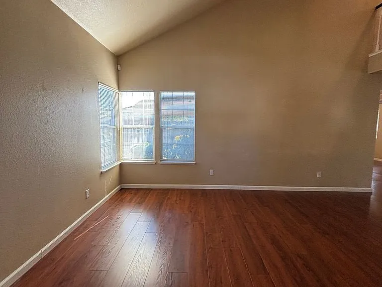 107 Mills Rd — Photo 3