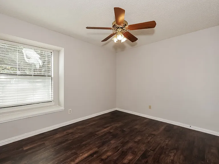 3309 Creekwood Ln — Photo 12