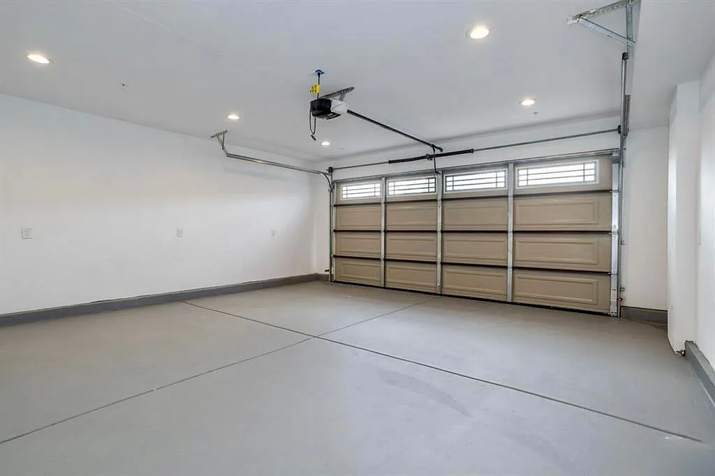 4 bed, 3.0 bath, 2215 sqft, $4,500 — Photo 3