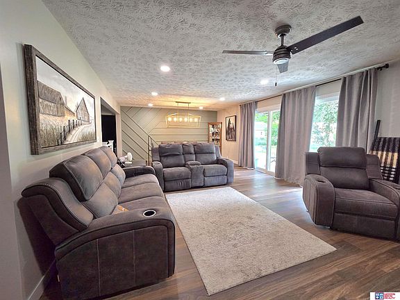 2nd image of 1400 Paddock Ln