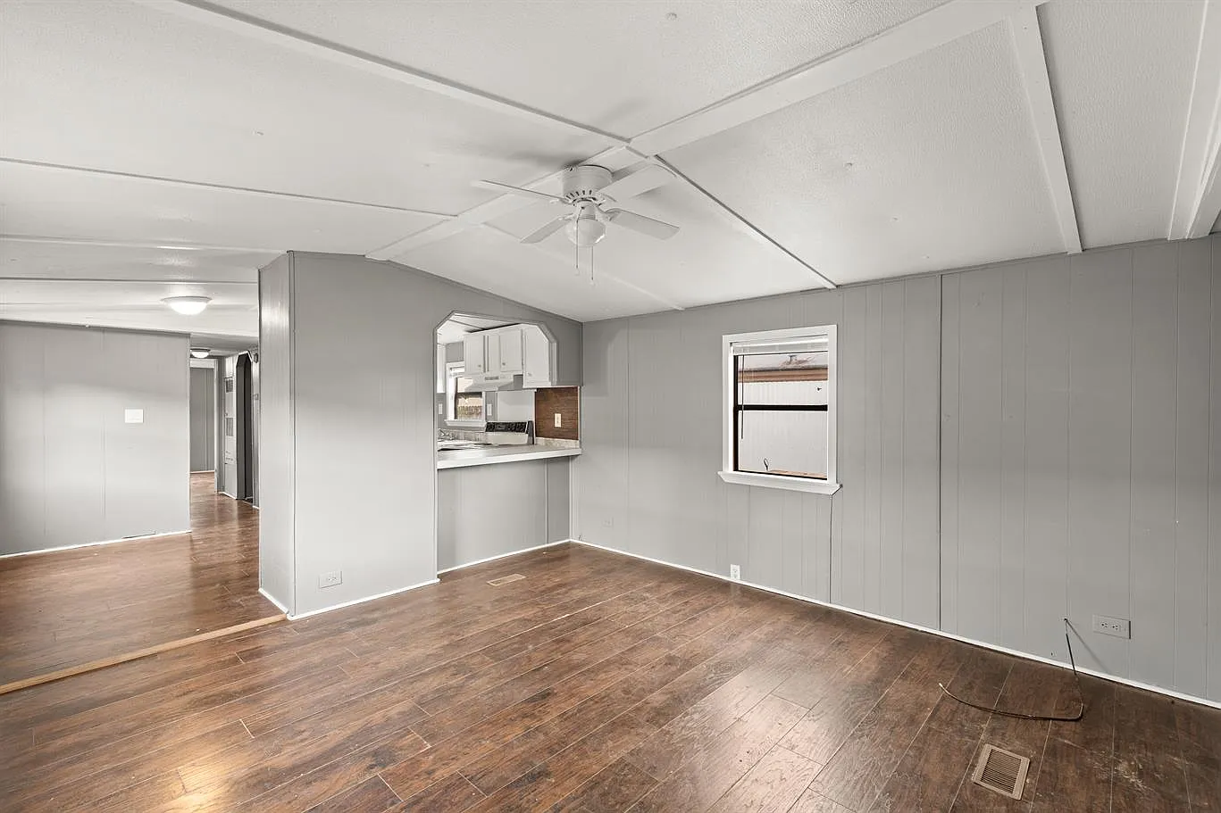 2 bed, $910 — Photo 3