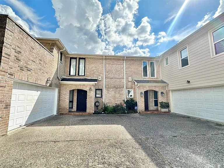 2514 Nantucket Dr #C — Photo 3