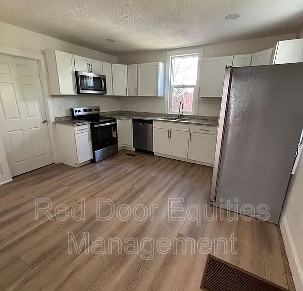 421 Washington Ave — Photo 1