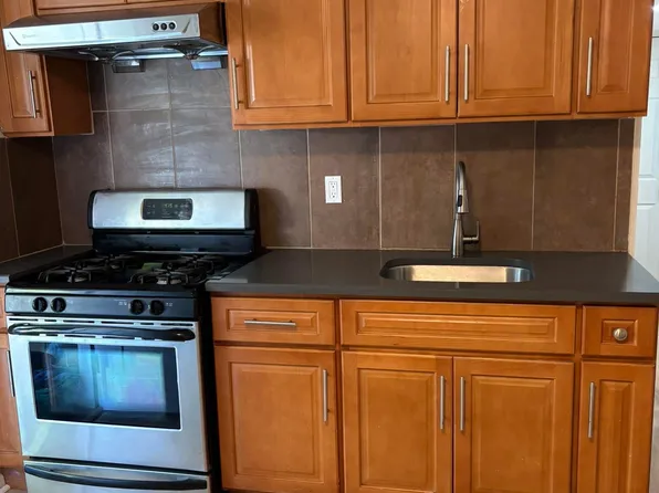 (undisclosed Address), Selden, NY 11784