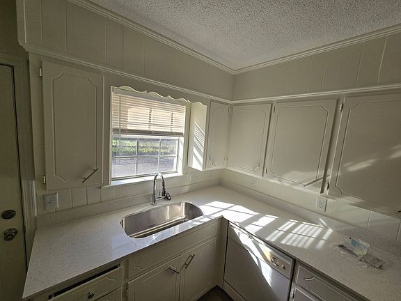 5th image of 1910-1911 S El Paso Ave #15