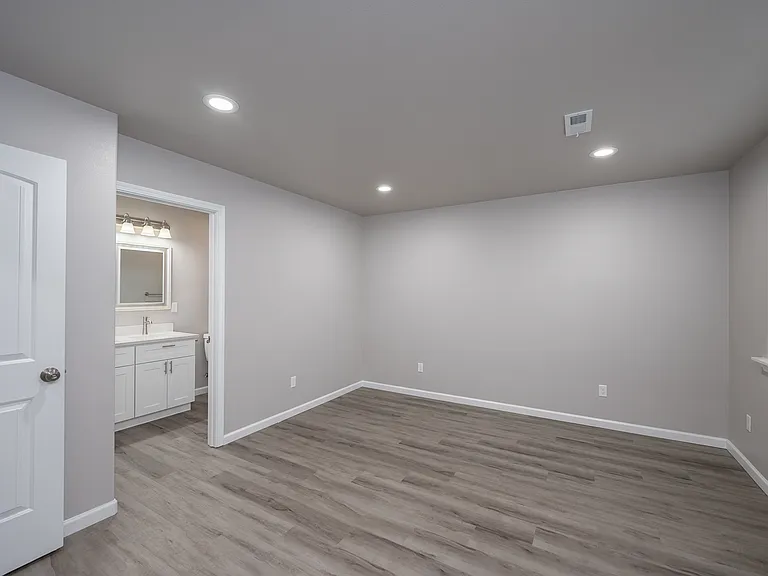 9646 Goodrich Rd SE #A-B — Photo 12