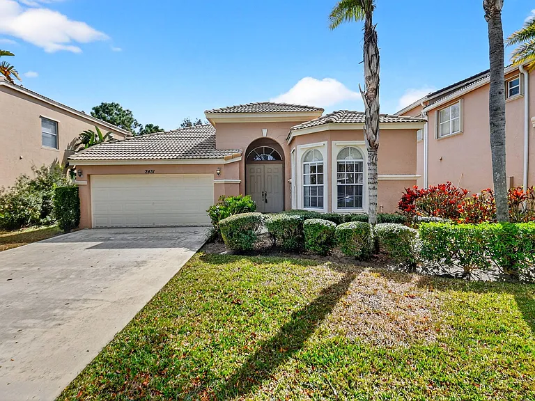 2431 Westmont Dr — Photo 2