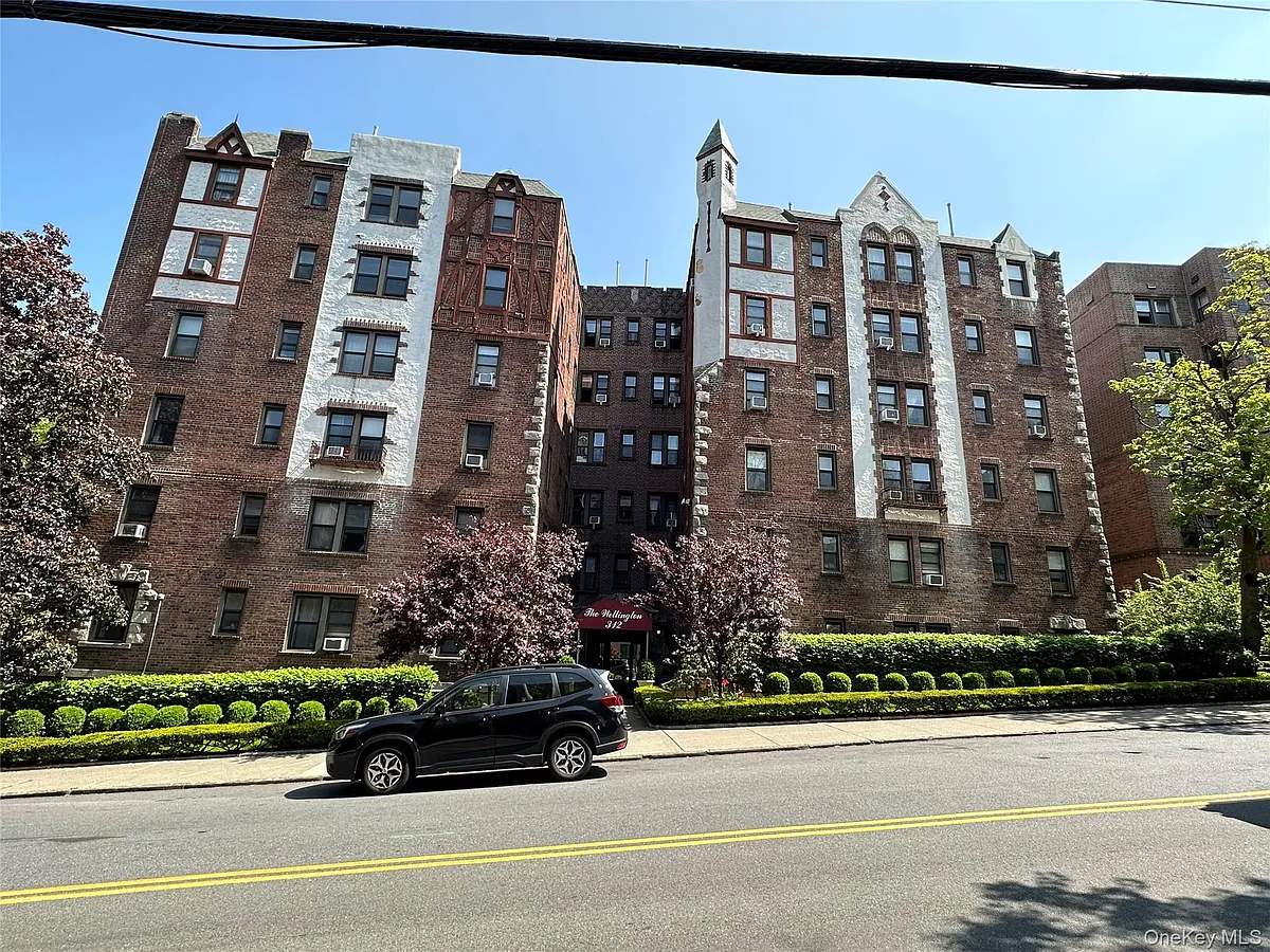 Building Photo - 312 Main St #2E
