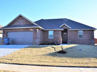 868 E Striper Dr, Nixa, MO 65714