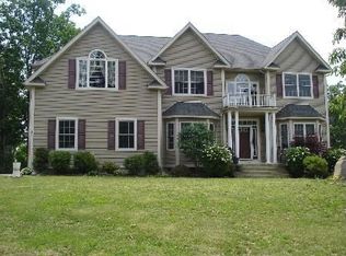 177 Shagbark Ln, Hopewell Junction, NY 12533