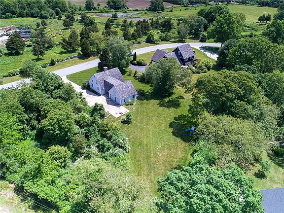 3rd image of 23 Kettle Pond Dr