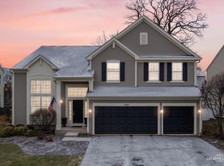 553 Hamilton Ln, North Aurora, IL 60542