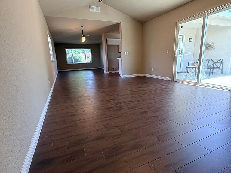 540 Sundance Ln — Photo 3