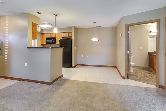 1 Bedroom Unit - Kitchen and Dining Area
