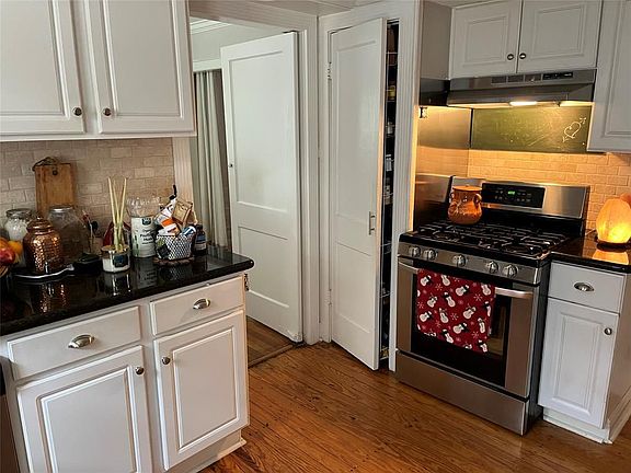 3rd image of 2121 Milford St Unit 1