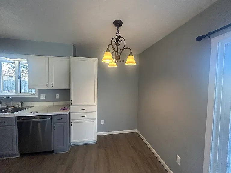 1320 Parkside Dr — Photo 9