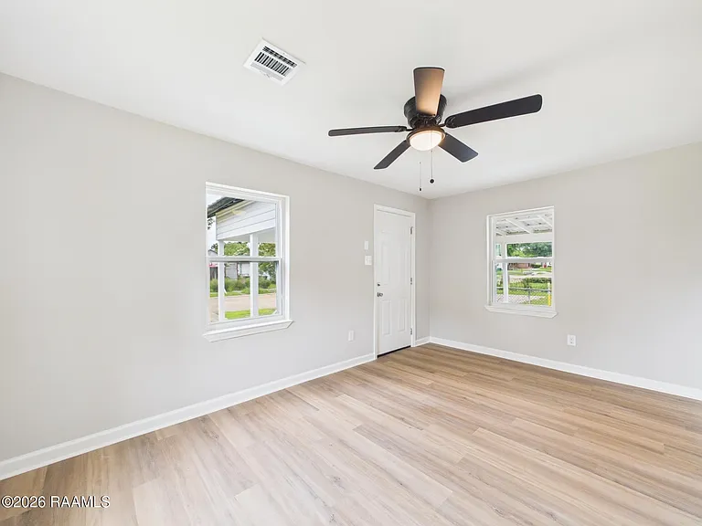 908 Saint Charles St — Photo 10