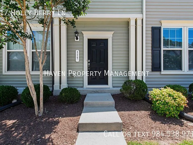 117 Holly Berry Ln — Photo 2