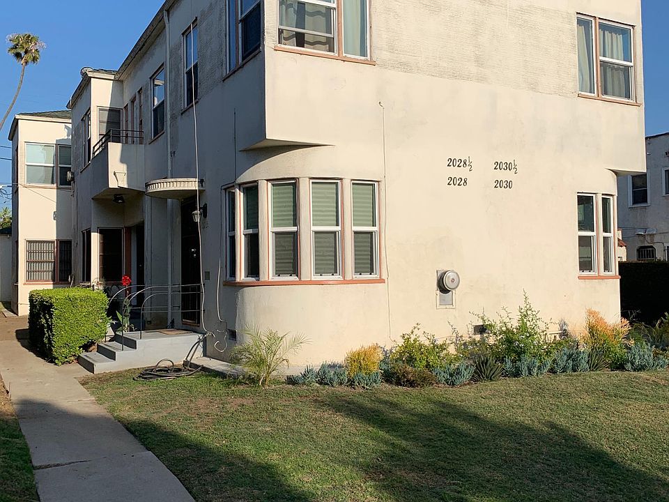 Quiet Four-Unit Building